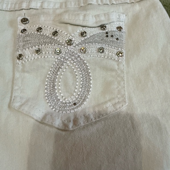Women's White Earl Jeans Denim Shorts W/ detailed pockets. Cowgirl, stagecoach - Picture 10 of 11